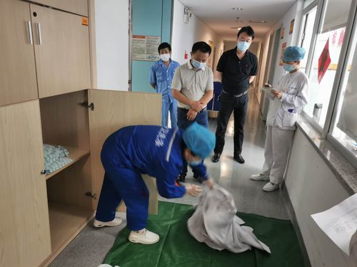 物業(yè)管理科組織華衛(wèi)洗滌規(guī)范收集培訓